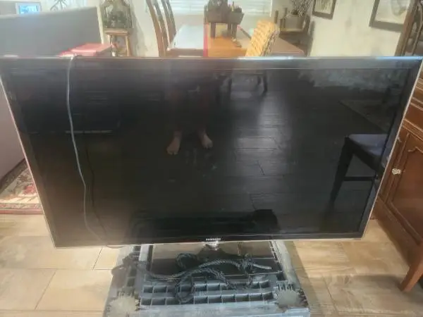 Samsung fifty five inch smart t v in excellent condition