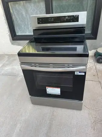 Frigidaire Range