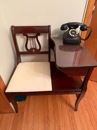 Antique Duncan Phyfe-style Solid Mahogany Telephone Table