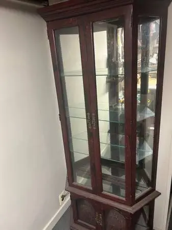Curio Cabinet, Very Good Condition.