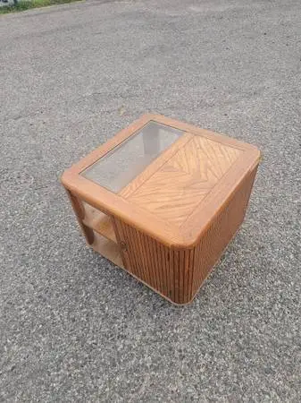 LIVING ROOM END TABLE WITH SHELVES AND DOORS $15 (CHEBOYGAN)