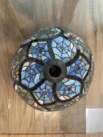*** Like New Stained Glass Lampshade ***