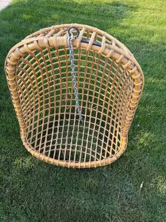 Vintage Like New:)! Hanging Wicker Basket Chair W/ Adjustable Chain!!