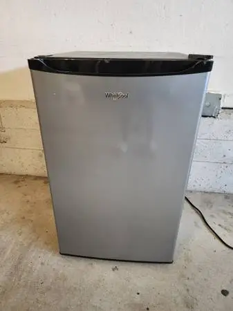 Whirlpool 4.3 Cu. Ft. Compact Mini Refrigerator - Silver - Fridge