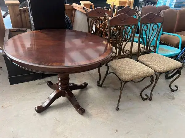 Ashley Furniture Dining Set w/4 Chairs