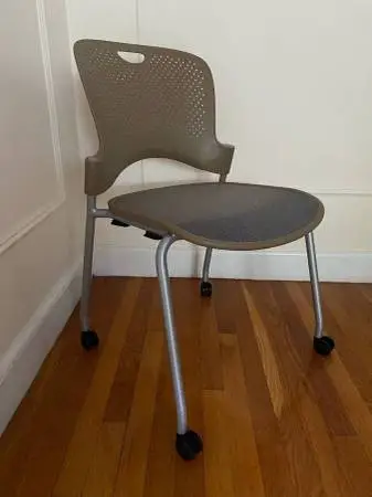 Herman Miller Caper Chair, Winner of The NeoCon Gold Award