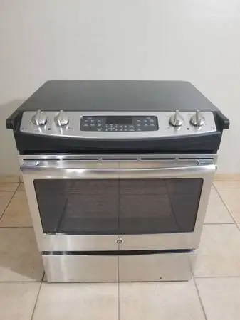 Modern GE Electric stove Free Deliver And Install 3 Month Warranty