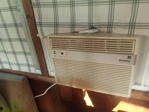 for sale a nice air conditioner with a remote