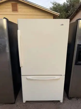 Amana White Top Fridge Bottom Freezer Refrigerator For Sale $240