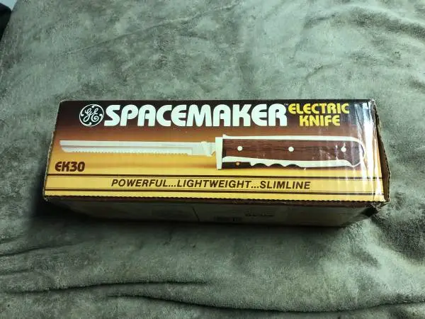 Vintage GE Spacemaker Electric Knife With 2 Blades Wall Mount USA made