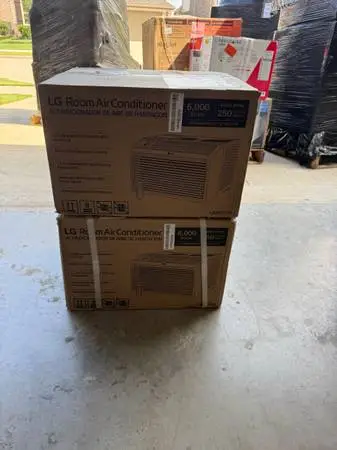 LG - 150 Sq. Ft. 6,000 BTU Window Air Conditioner