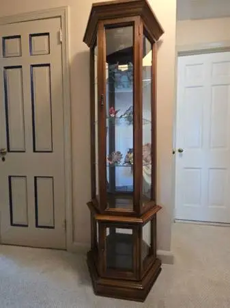 Vtg. SOLID OAK Pulaski Curio Cabinet-Lighting- 85- Near Perfect Cond!
