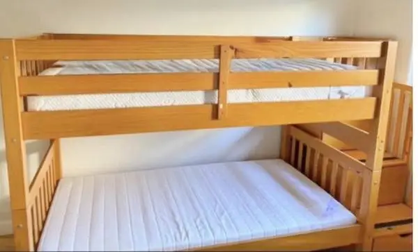 ****Twin Bunk Bed w/Mattresses ****