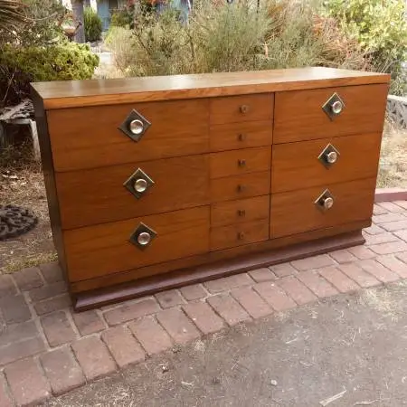 c1957 walnut Mid Century Modern 9dr Dresser/Credenza NICE