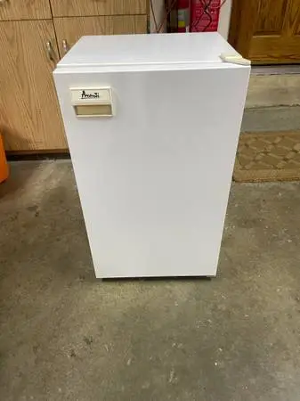 Avanti Dorm room / Mini Fridge