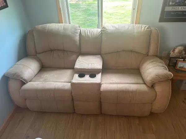 Southern Motion dual power recliner Sofa