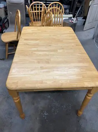 Dining room table with 6 chairs