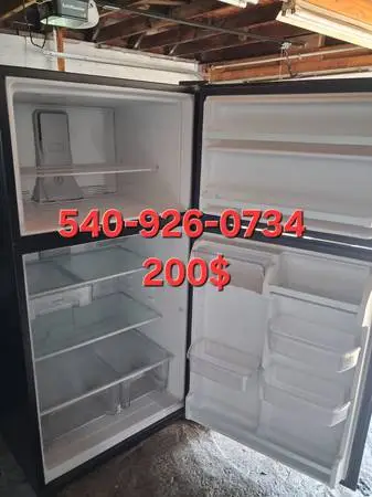fridge in excellent condition Pick up & Delivery available