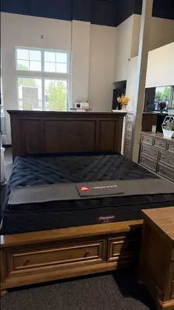 Simmons Alpine King Mattress Medium Hybrid Clearance Floor Model