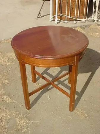 round end lamp plant table ???