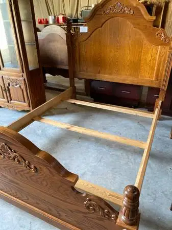 Oak Queen Bed