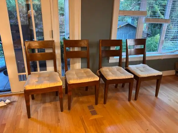 Four very good dinig room chairs