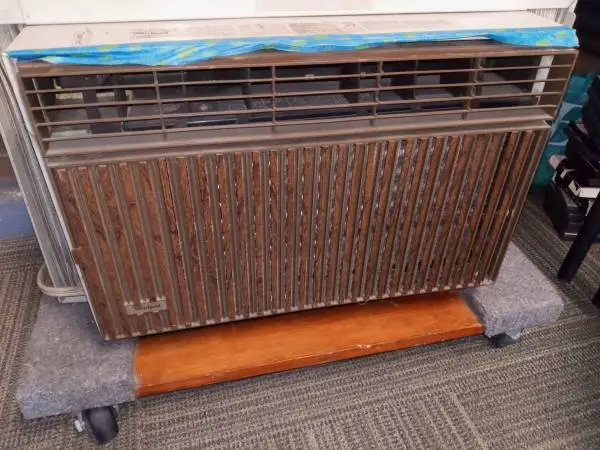 Old whirlpool 13000 btu Air Conditioner