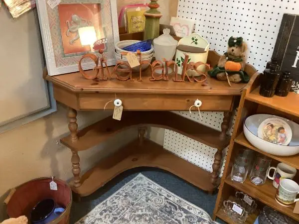 VINTAGE CORNER DESK W/1 DRAWER