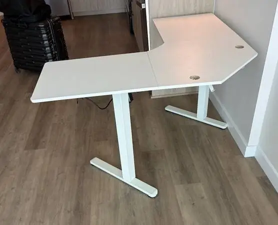 VIVO White 47 x 47 in Corner Standing Desk
