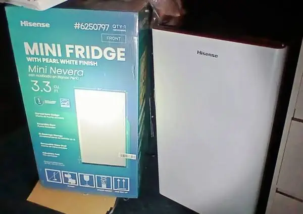 Hisense 3.3 cu ft Mini Fridge unused
