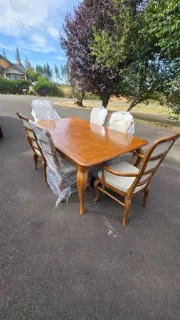 Drexel Dining Table w/ 6 chairs. Good condition.