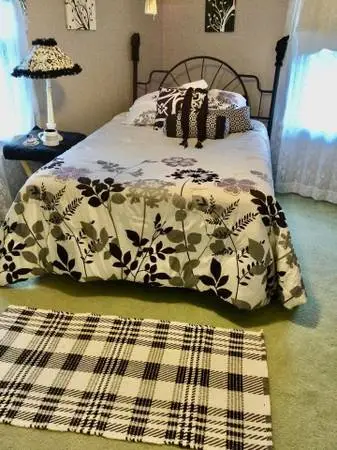 Bed- Full Size