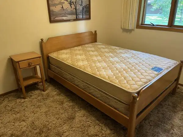Full-size Maple Bedroom Set - Honey Maple w/ Mattress/Boxspring