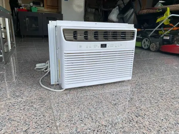 12,100 BTU 115-Volt Window Air Conditioner