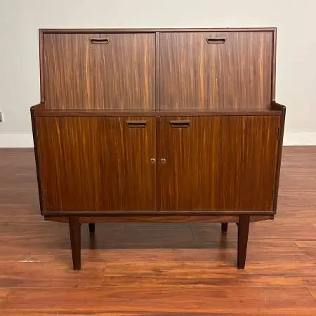 5 Vintage Mid-Century Bars, Bar Cabinets