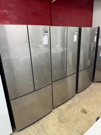 GAAV - NEW FRIGIDAIRE 30 FRENCH DOOR REFRIGERATOR - FACTORY WARRANTY