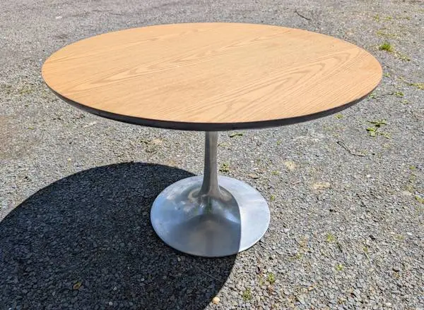 MCM Tulip Coffee Table Saarinen design End cocktail