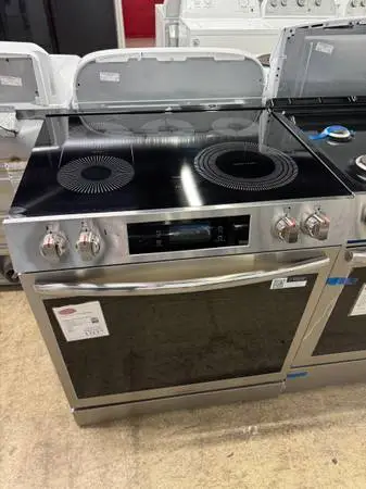 GAAV - NEW FRIGIDAIRE 30 ELECTRIC RANGE - FACTORY WARRANTY