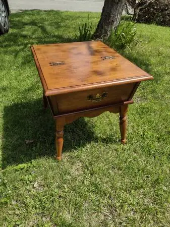 Heywood-Wakefield doughbox end table