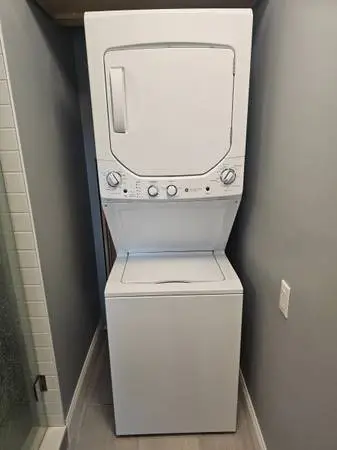GE 2.3 CU. FT. Washer/4.4 CU. Dryer