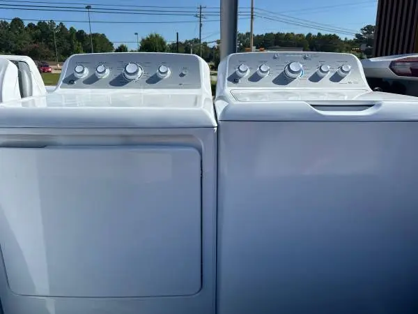 Beautiful Washer and dryer regular $500, $200 off today