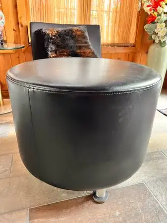 Steelcase Turnstone Alight Lounge Round Ottoman - Leather w Brushed Aluminum Leg