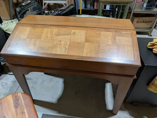 WOOD ANGLE DESK