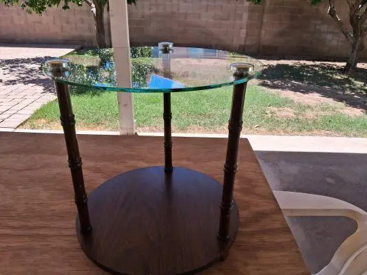 ROUND 16 GLASS TABLE