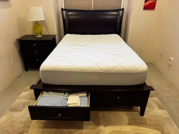 Bedroom set (4 pieces)  full size bed frame