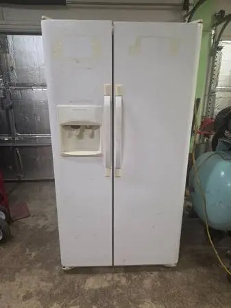 Frigidaire 26 cubic feet white side by side refrigerator