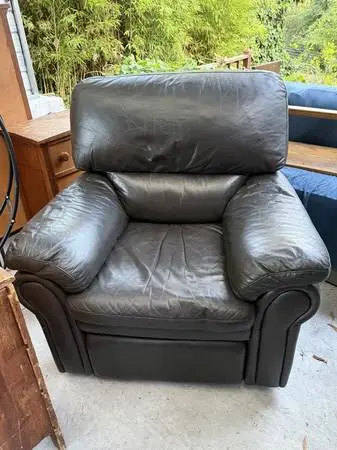 Ethan Allen black leather chair