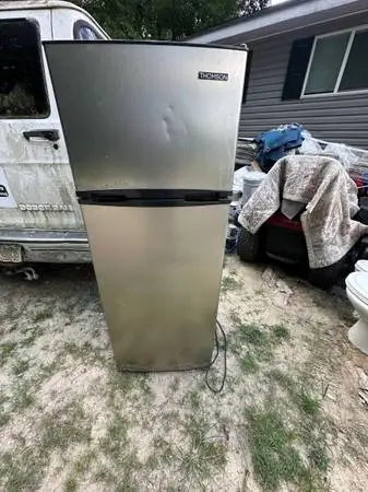 Small refrigerator (excellent condition)
