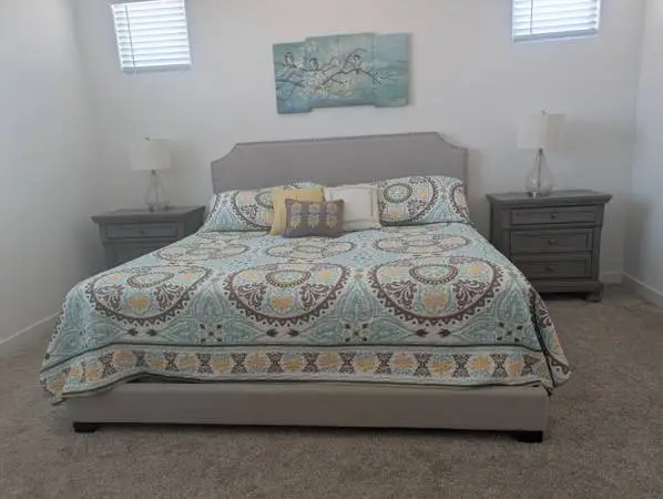 LIKE NEW Bedroom set: King size bed, Dresser+Vanity, 2 Night stands