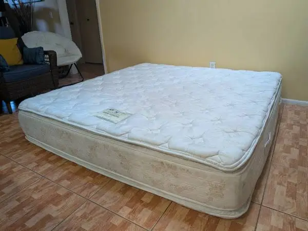 King Size Spring Air Double Pillowtop Mattress 15 (Reversible). Free